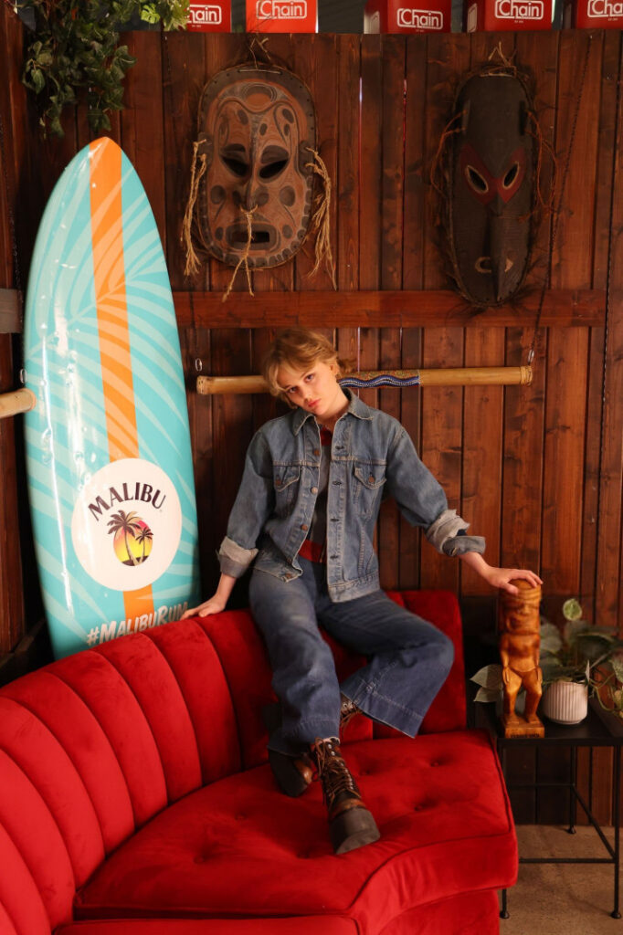 Celeb – Emily Alyn Lind – Nude