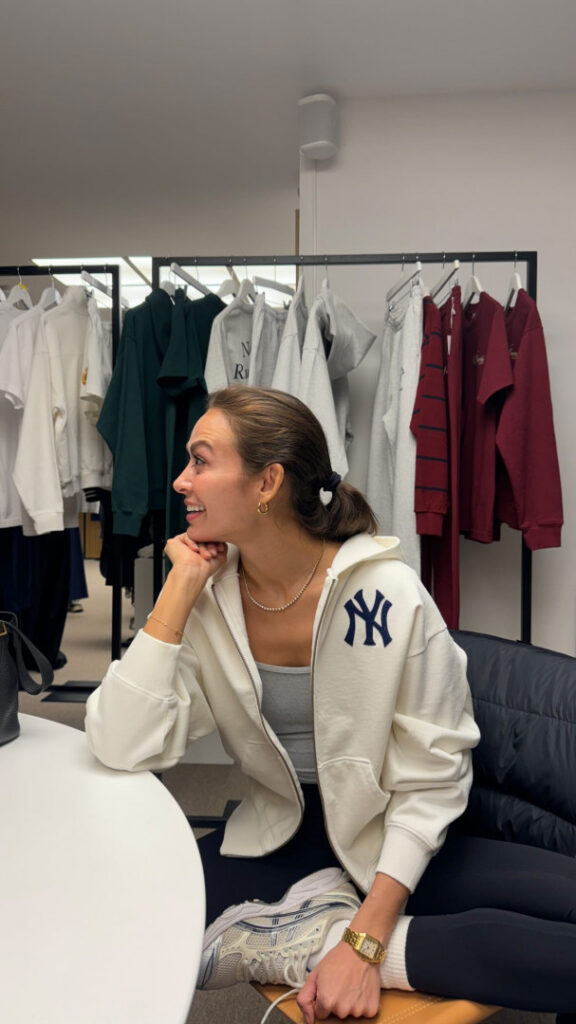 Instagram – Emily Oberg / emilyoberg – Nude