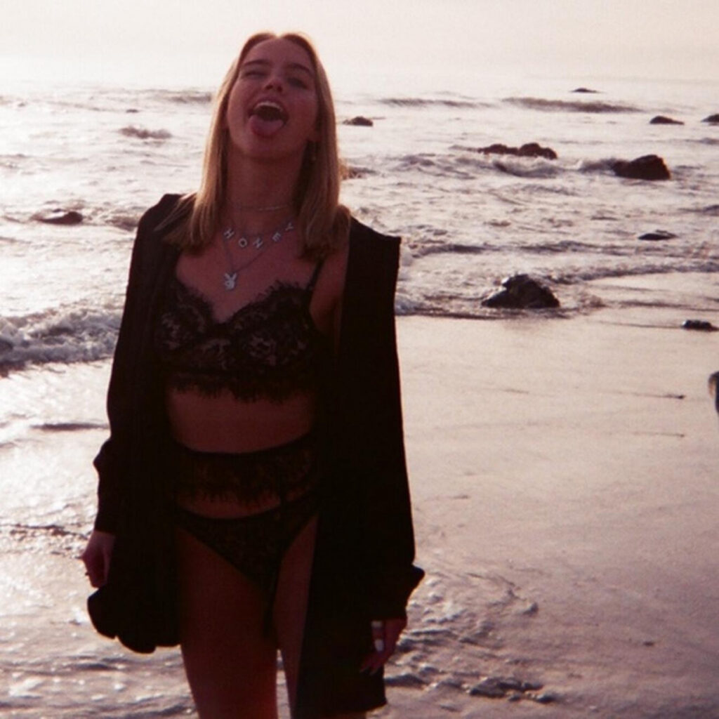 TikTok – Instagram – Emma Brooks – Nude