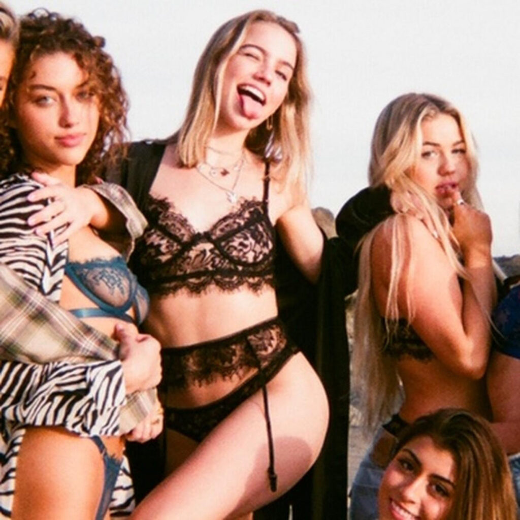 TikTok – Instagram – Emma Brooks – Nude