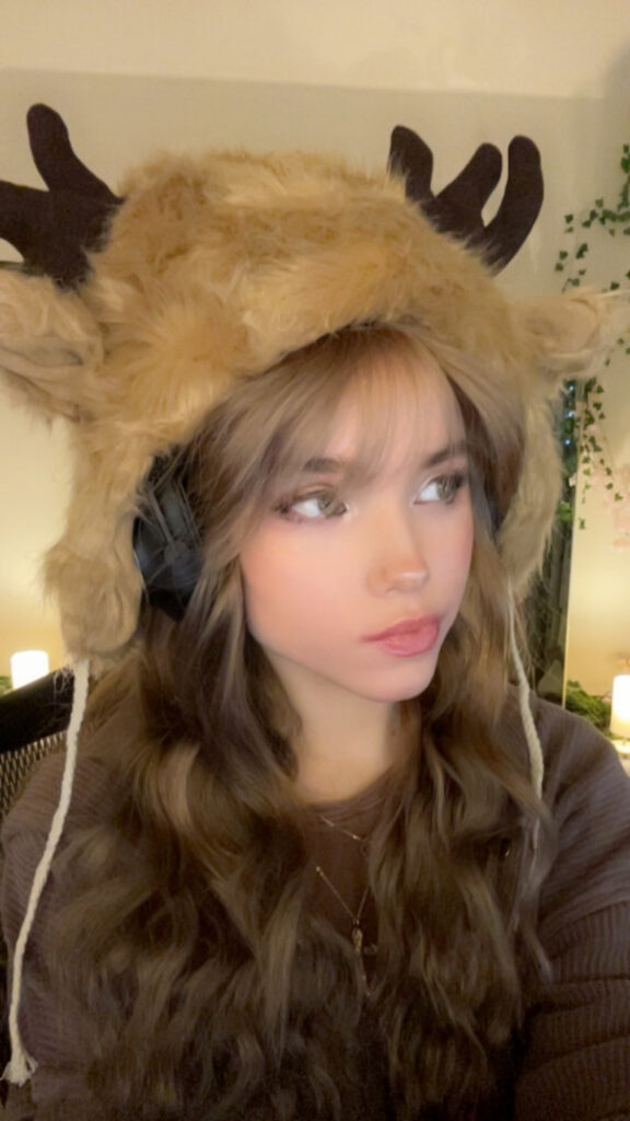 Twitch – emmyuh – Nude