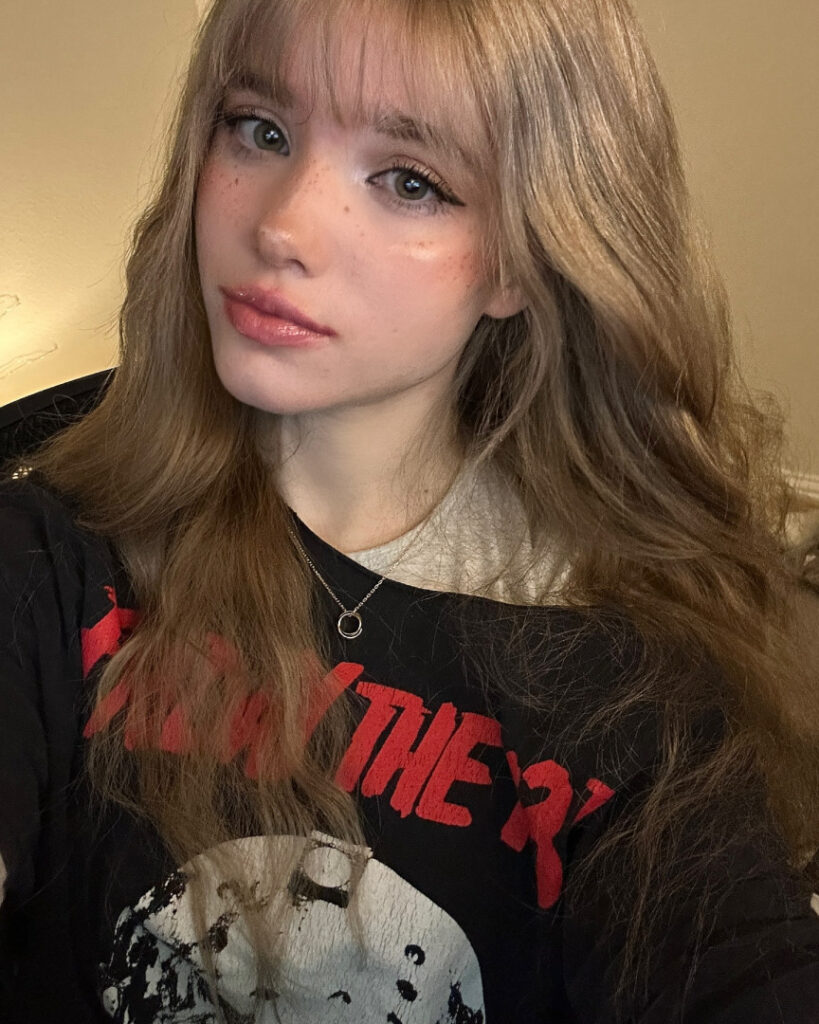 Twitch – emmyuh – Nude