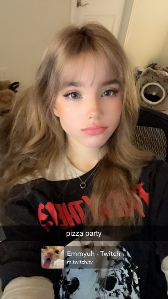 Twitch – emmyuh – Nude