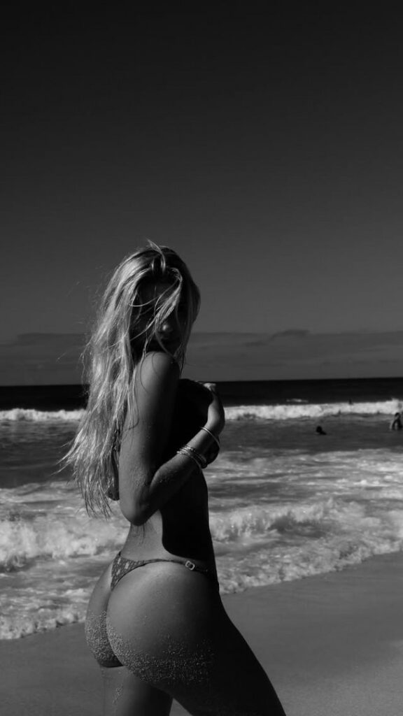 Instagram – T H I C C – Farrah Bellinger – Nude Leaks