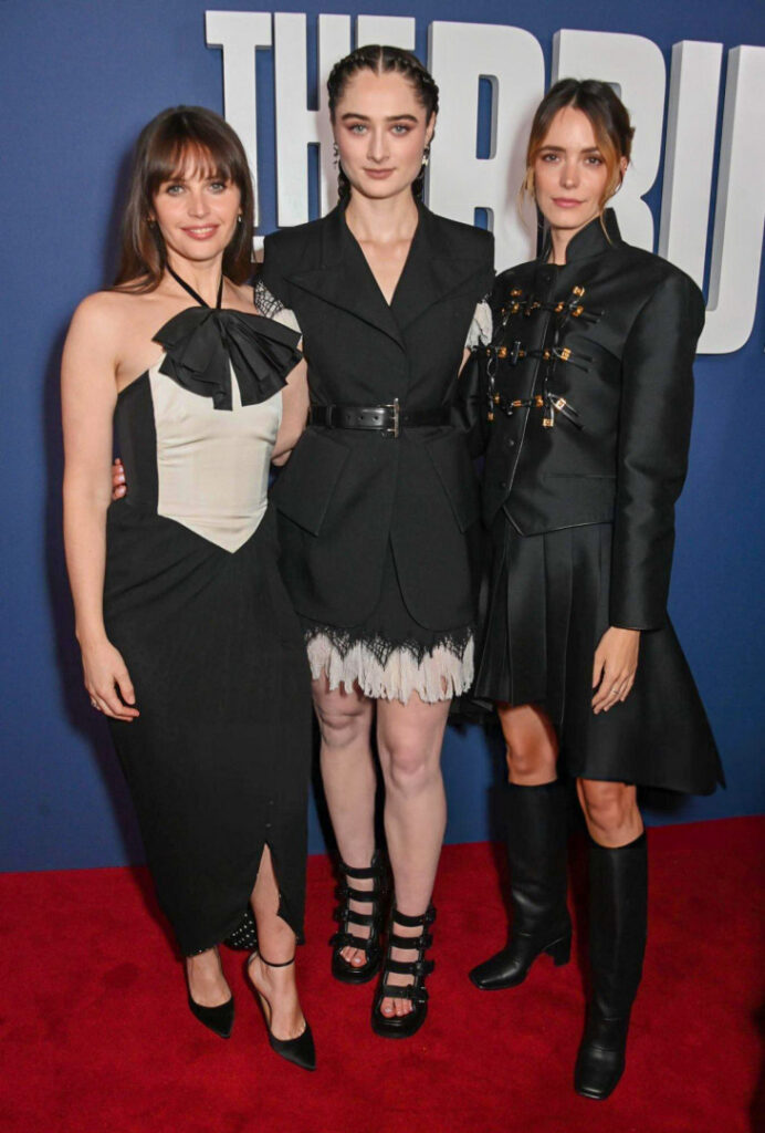 Celeb – Felicity Jones – Nude