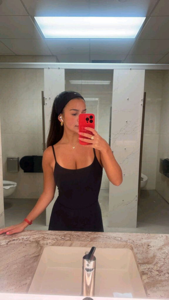 TikTok – Instagram – Genny Shawcross – Socials – Nude Leaks