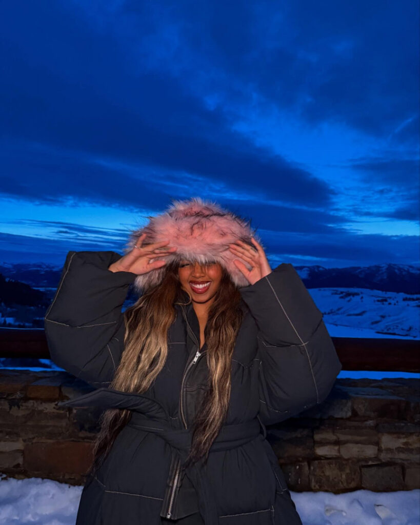 Celeb – T H I C C – Ebony – H.E.R./Gabriella Sarmiento Wilson – Nude