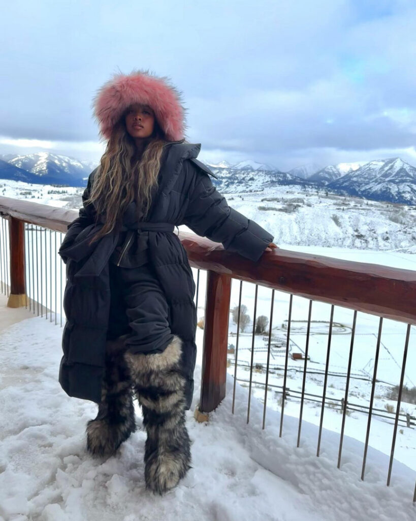 Celeb – T H I C C – Ebony – H.E.R./Gabriella Sarmiento Wilson – Nude