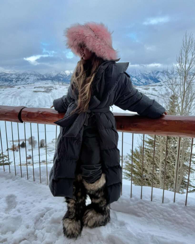 Celeb – T H I C C – Ebony – H.E.R./Gabriella Sarmiento Wilson – Nude