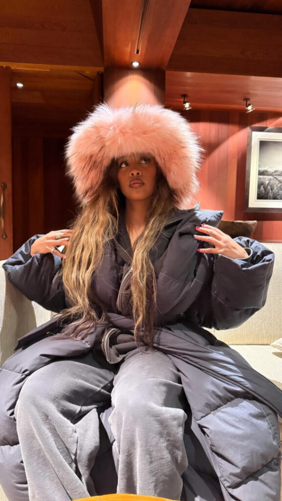 Celeb – T H I C C – Ebony – H.E.R./Gabriella Sarmiento Wilson – Nude