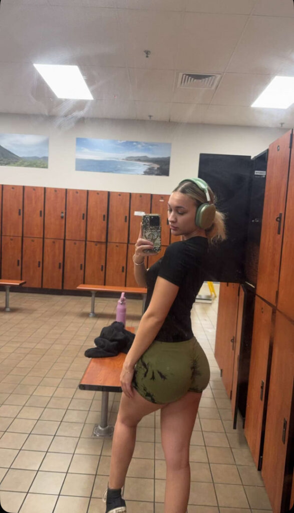 TikTok – Instagram – Halia Beamer – Nude