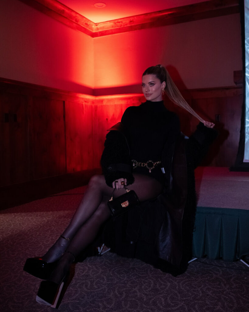 Instagram – Hannah Stocking – Nude