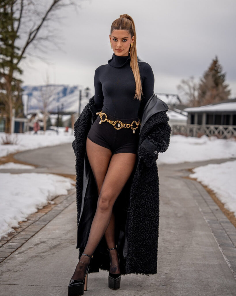 Instagram – Hannah Stocking – Nude