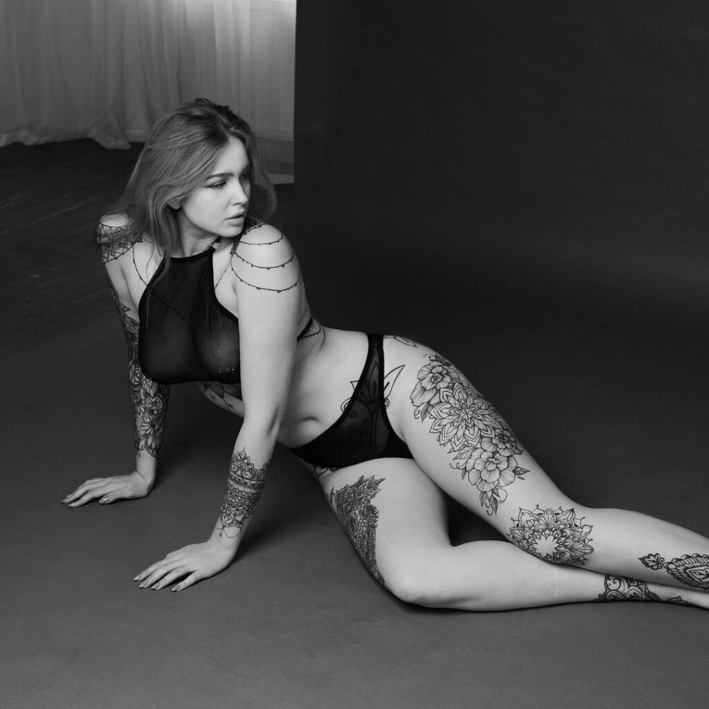 Instagram – hell_voron – Nude