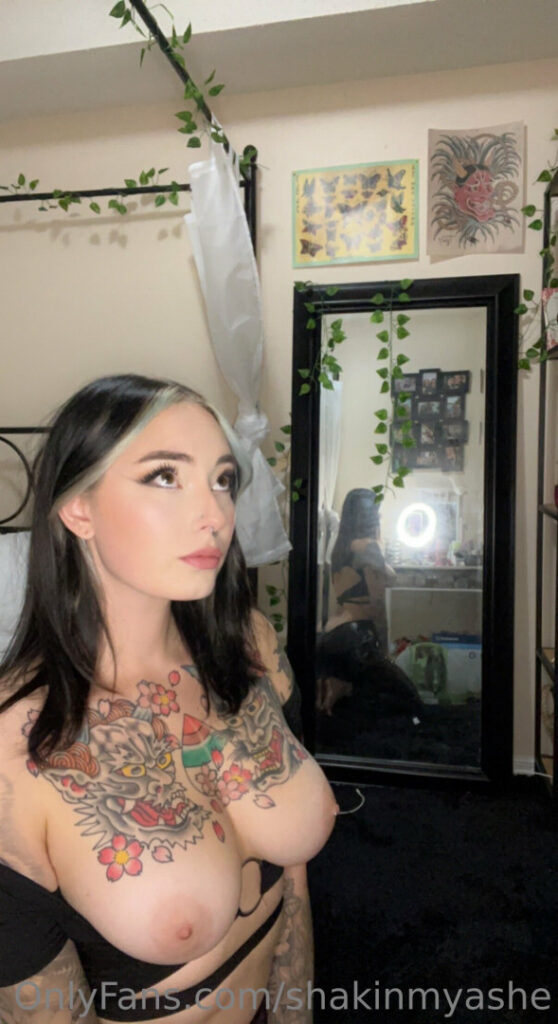 OnlyFans – hotdogflavouredwaterr  shakinmyashe – Nude Leaks