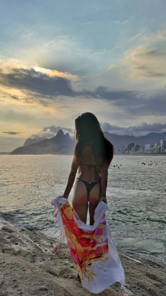 Brazil – Celeb – Júlia Oristanio – Nude Leaks