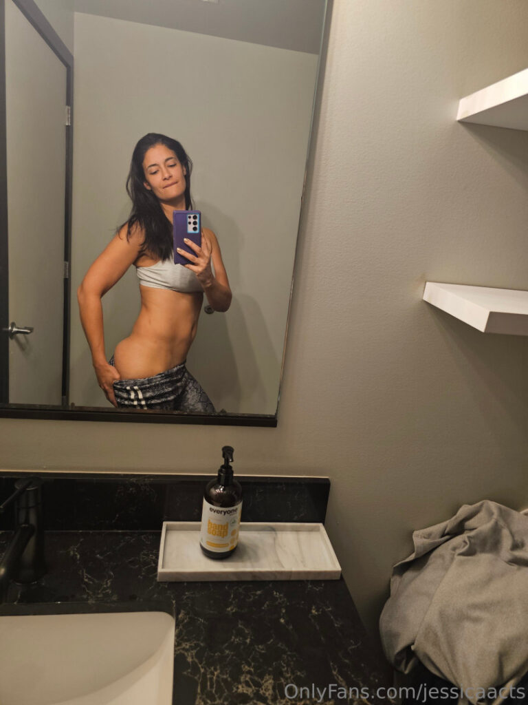 Celeb – Jessica Clark – Nude