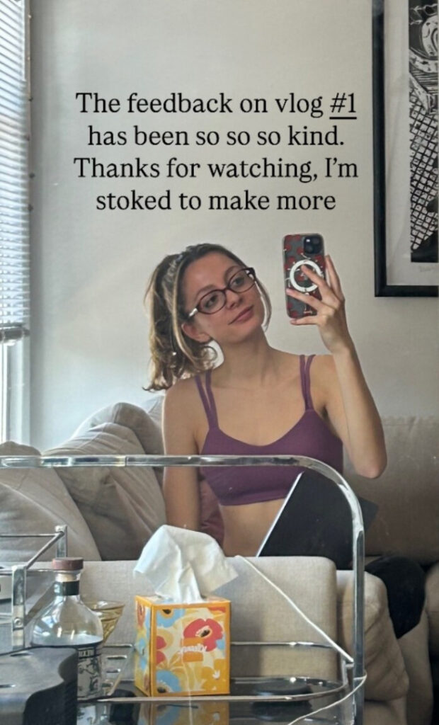 Instagram – Julia Dicesare – Nude