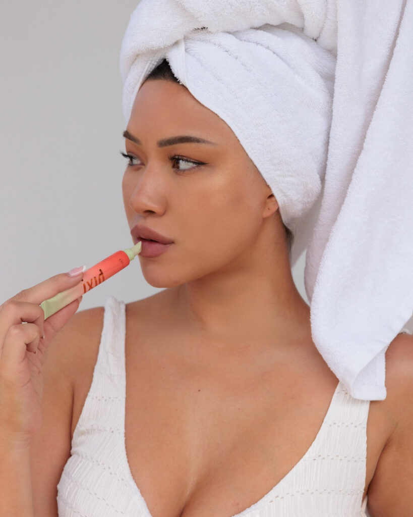 Instagram – Julia Kelly – Nude