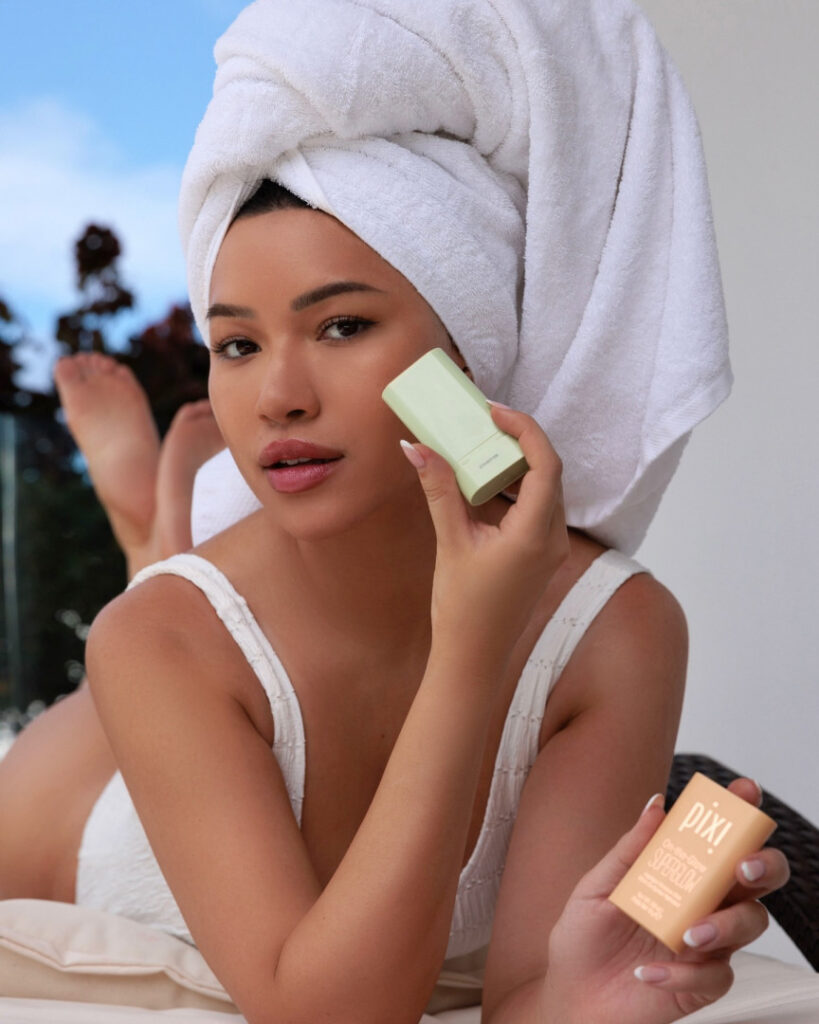 Instagram – Julia Kelly – Nude