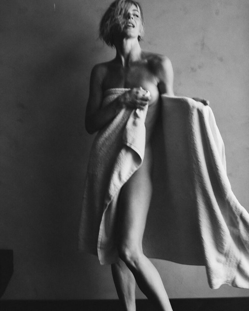 Celeb – Julianne Hough – Nude