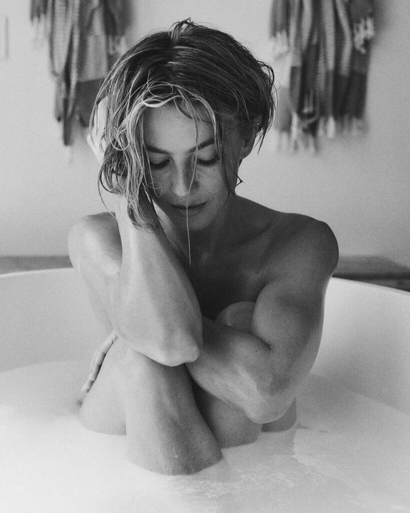 Celeb – Julianne Hough – Nude