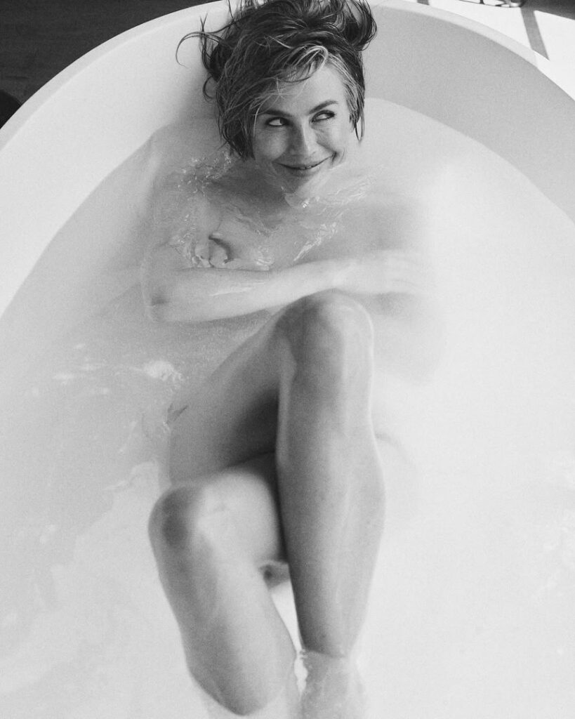 Celeb – Julianne Hough – Nude