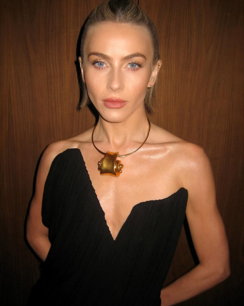 Celeb – Julianne Hough – Nude