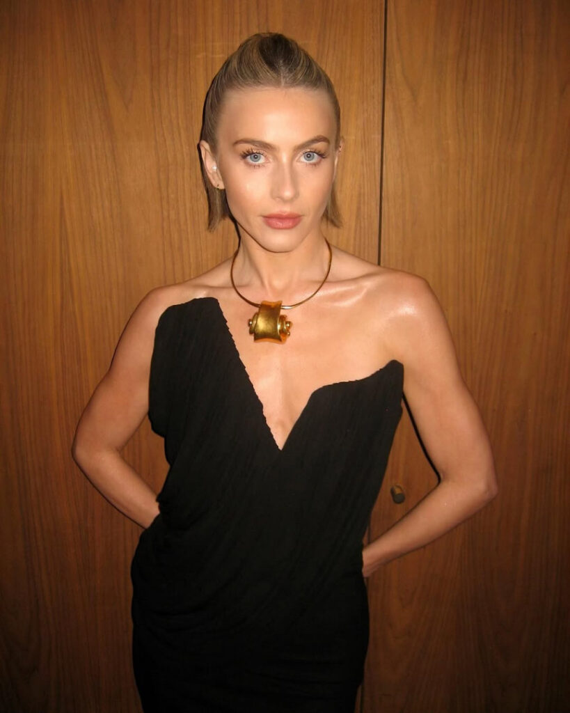 Celeb – Julianne Hough – Nude