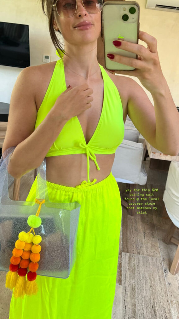 Celeb – Kacey Musgraves – Nude