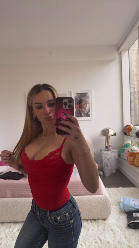 OnlyFans – TikTok – Kaitlyn Krems – Nude