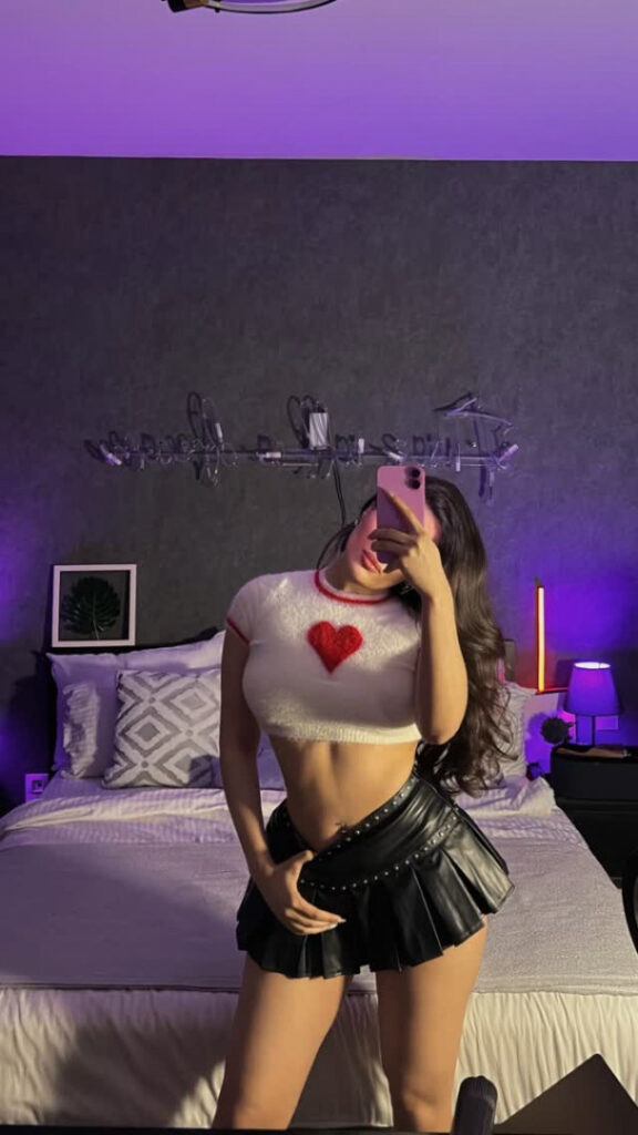 Instagram – Kardelen Toprak – Nude