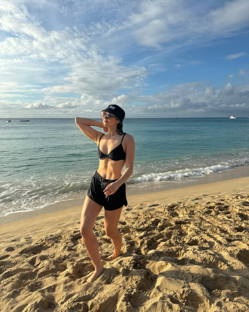 Celeb – Kira Kosarin – Nude