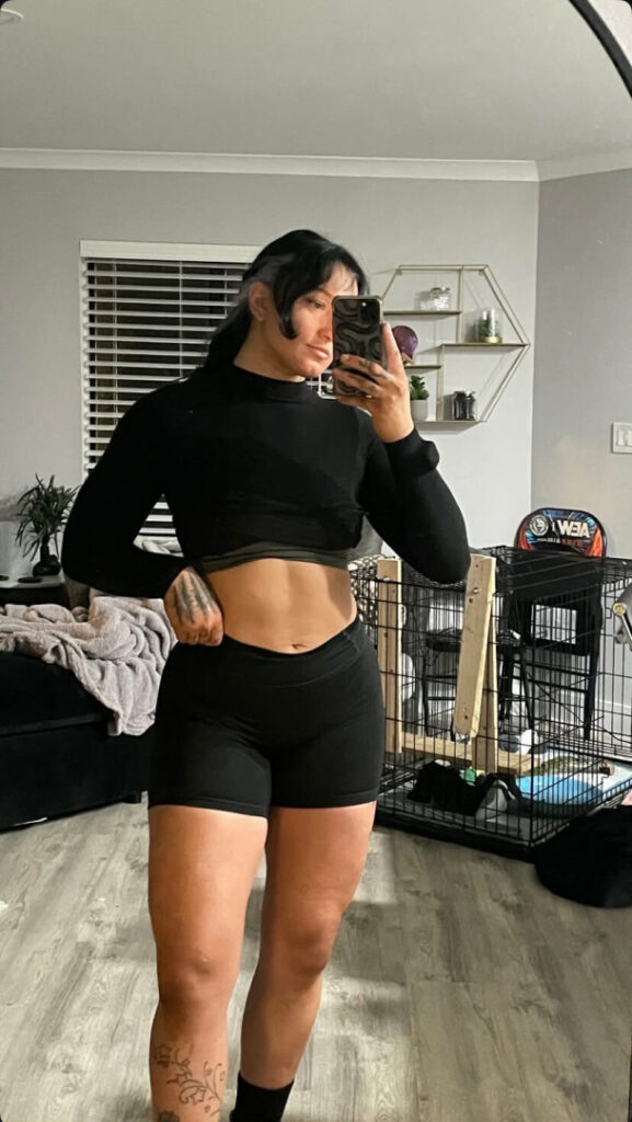 Celeb – Kris Statlander – Nude