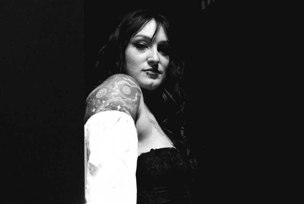 Celeb – Kris Statlander – Nude