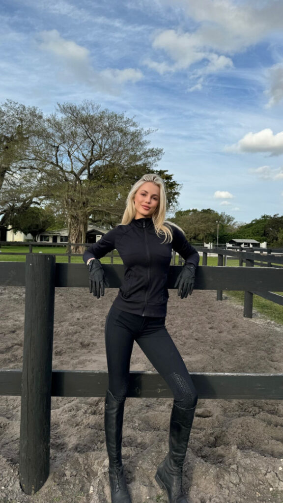 Instagram – KT Lordahl – Nude