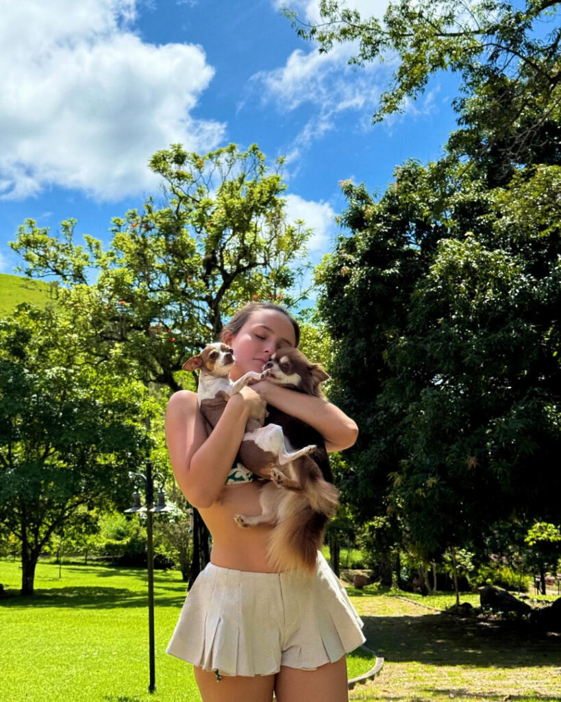 Brazil – Celeb – Larissa Manoela – Nude Leaks