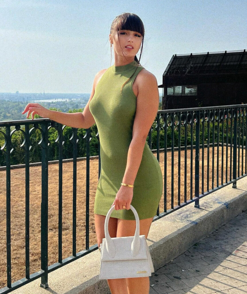 Youtube – TikTok – T H I C C – Lenna Vivas – Nude Leaks