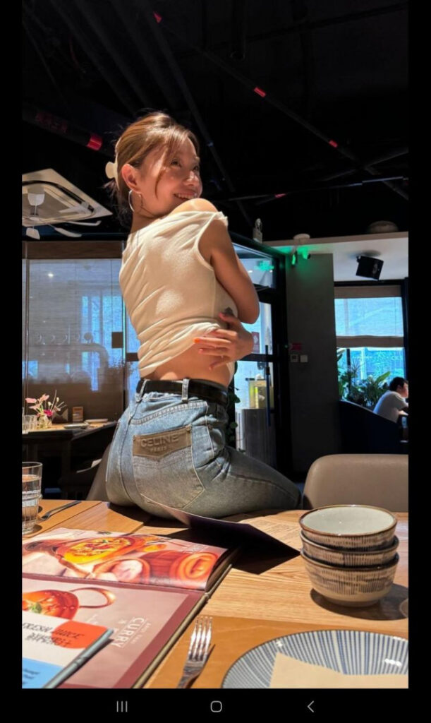 ASMR – Youtube – Lin ASMR – Nude