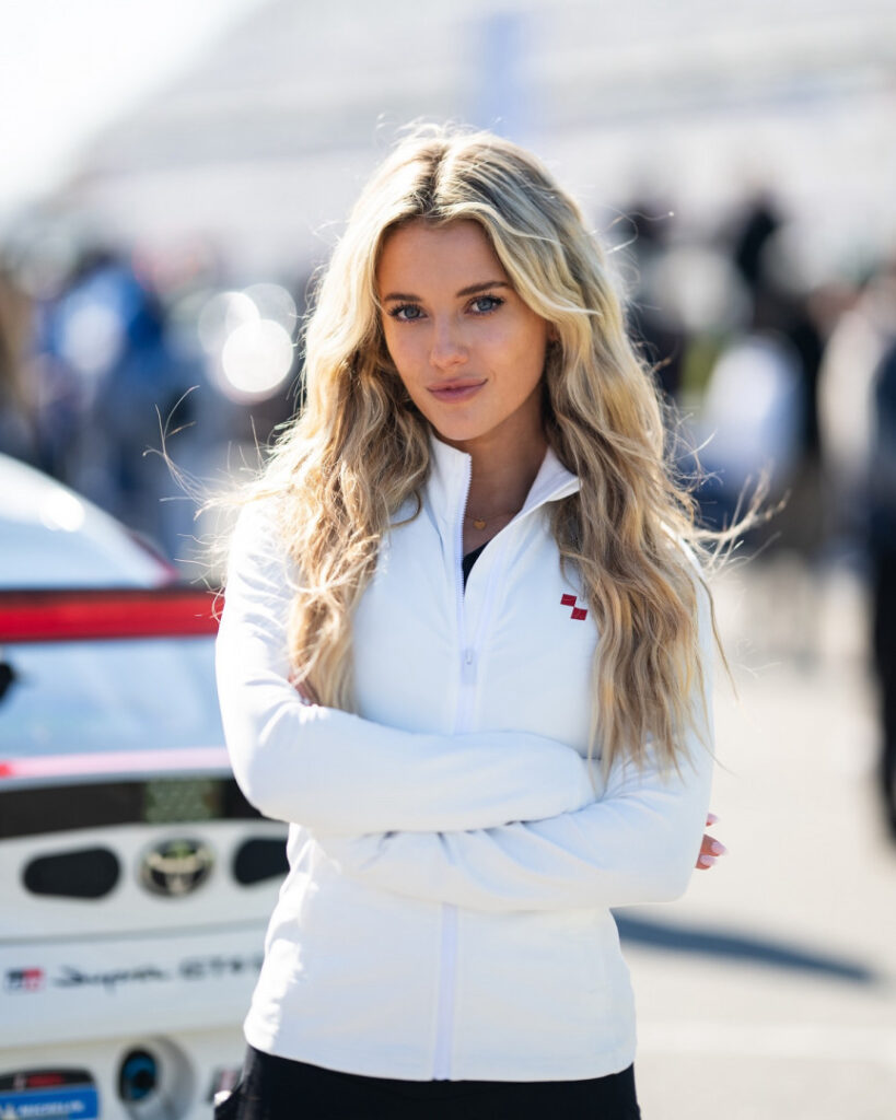 Instagram – Lindsay Brewer – Nude