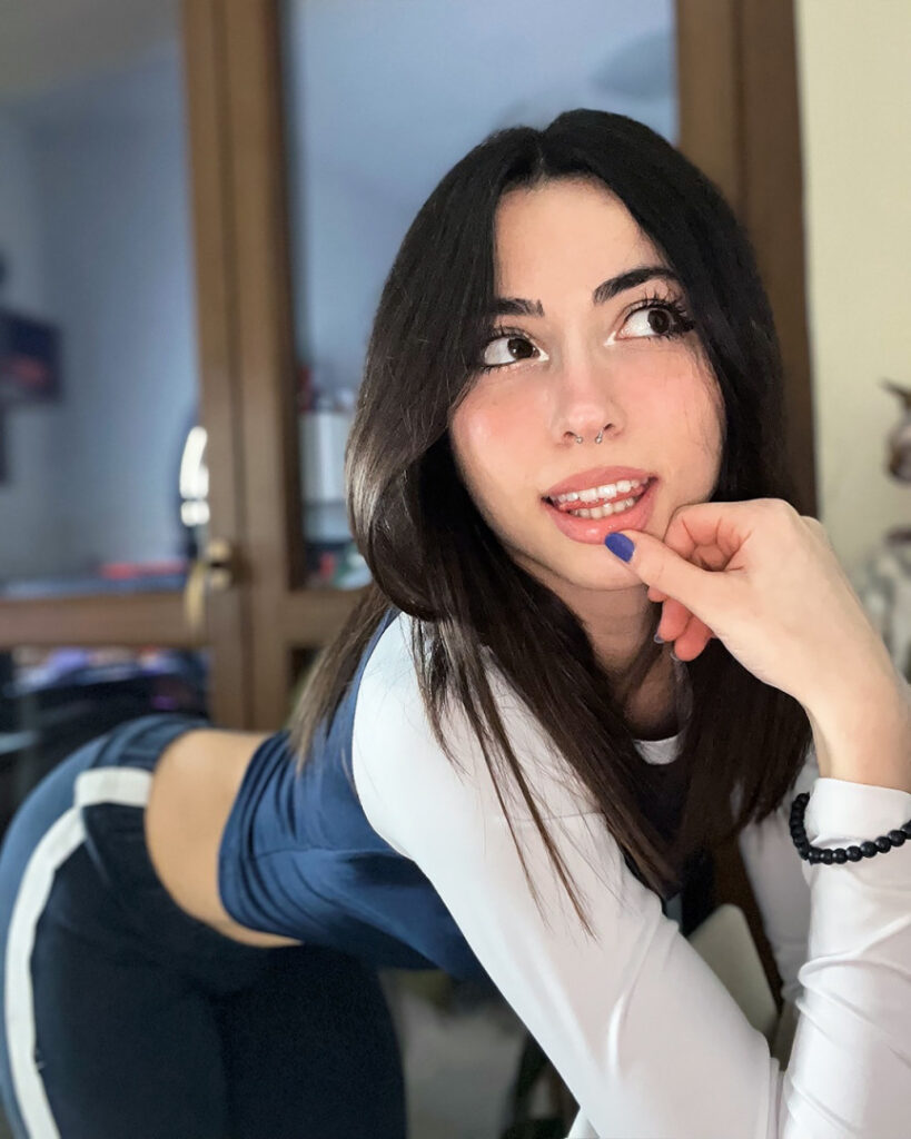 Patreon – Instagram – Ko-fi – Lucrelisa – la.vica_ (twins) – Nude