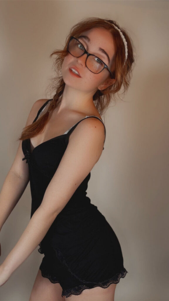 Twitch – TikTok – Teen – Lyssaurora – Nude