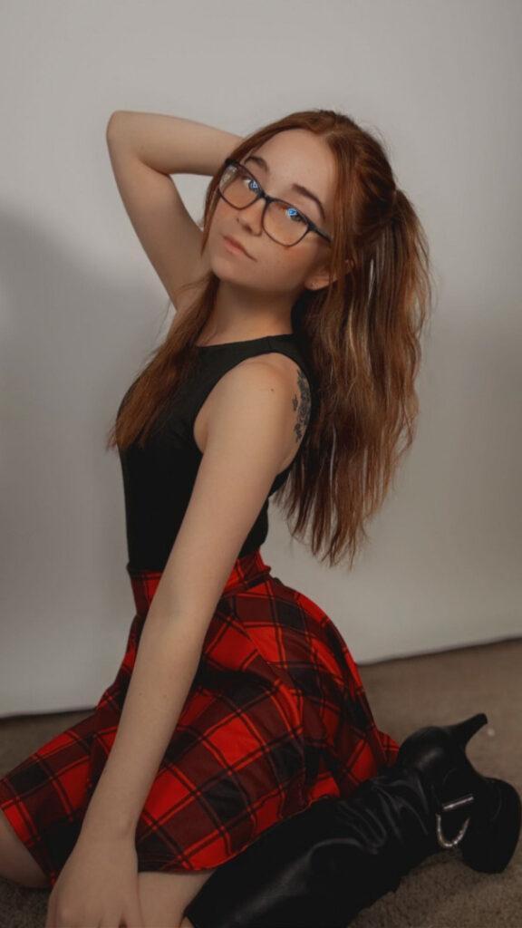 Twitch – TikTok – Teen – Lyssaurora – Nude