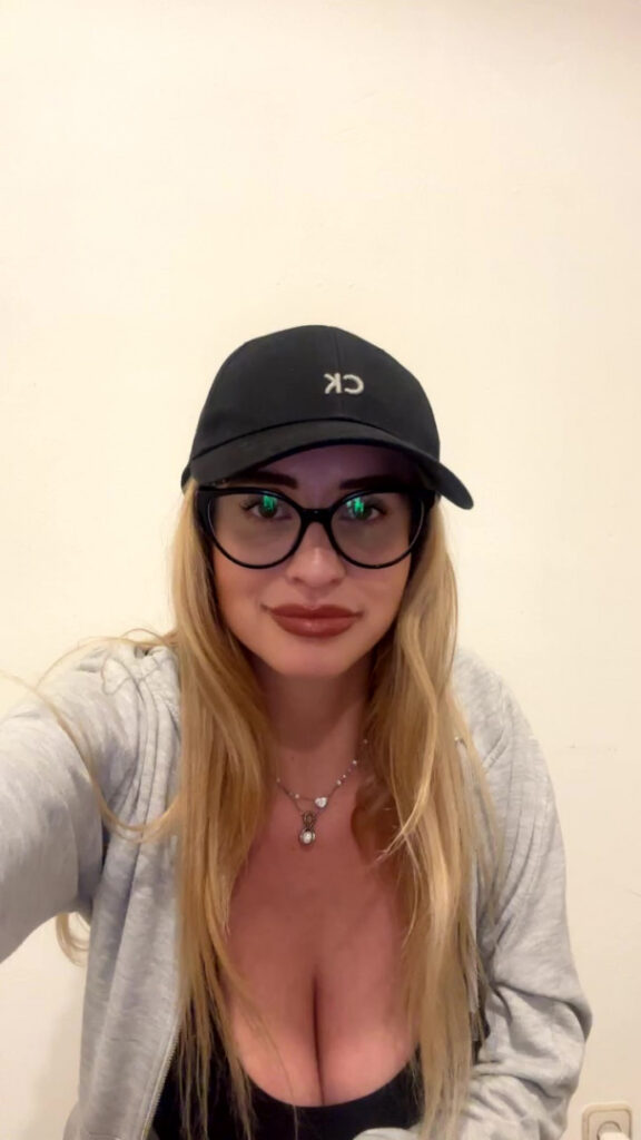 Instagram – Maria Arreghini – Nude