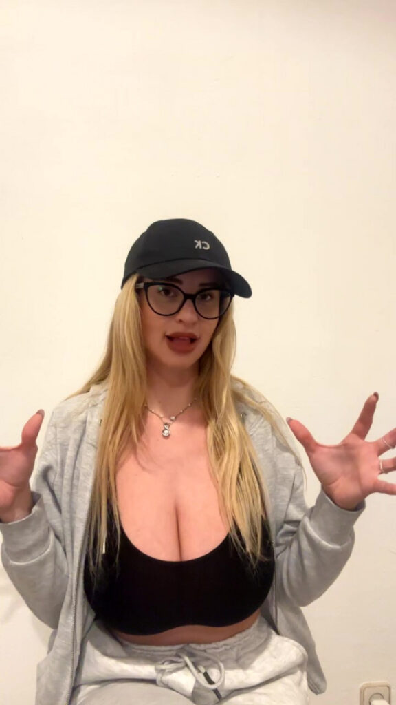 Instagram – Maria Arreghini – Nude