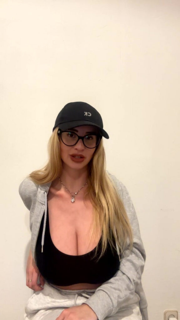 Instagram – Maria Arreghini – Nude