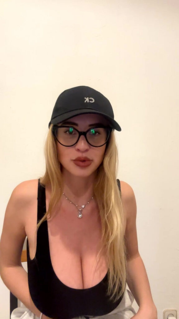 Instagram – Maria Arreghini – Nude