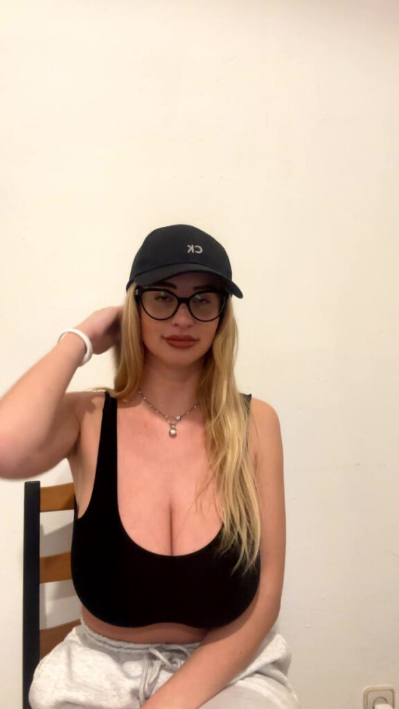 Instagram – Maria Arreghini – Nude