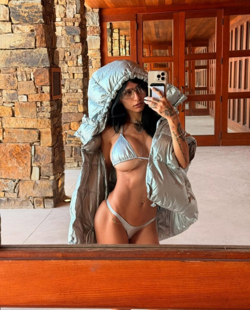 XXX – Mia Khalifa – Nude