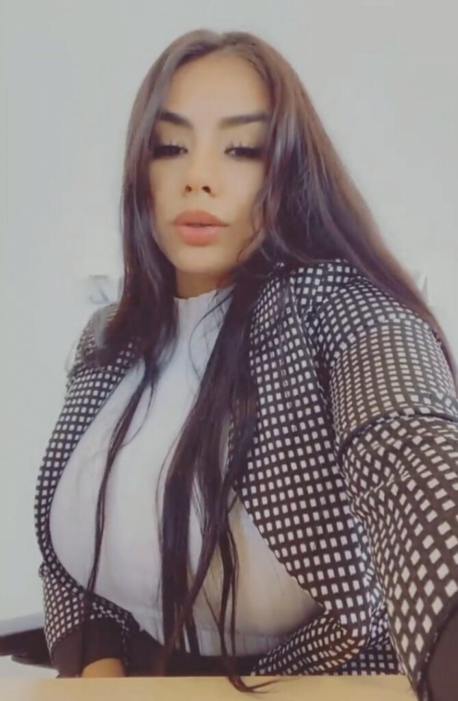 Instagram – Noheli : nx0tel0 / fl0r.divina – Nude